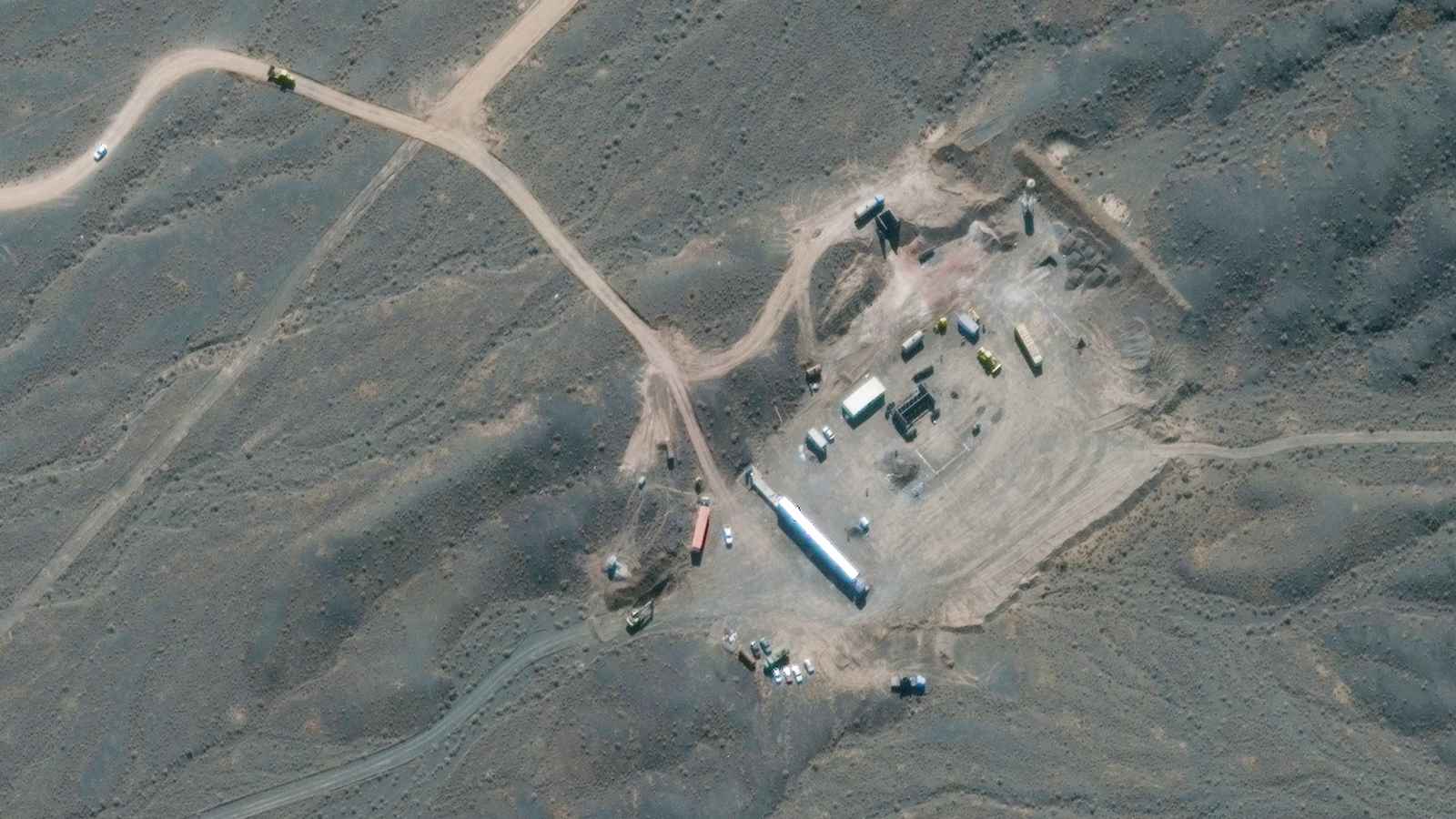 إيران تختبر أنظمة الدفاع عن منشأة نطنز النووية