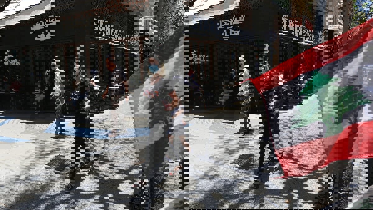 لبنان يفرض إغلاقا كاملا لوقف تفشي كورونا