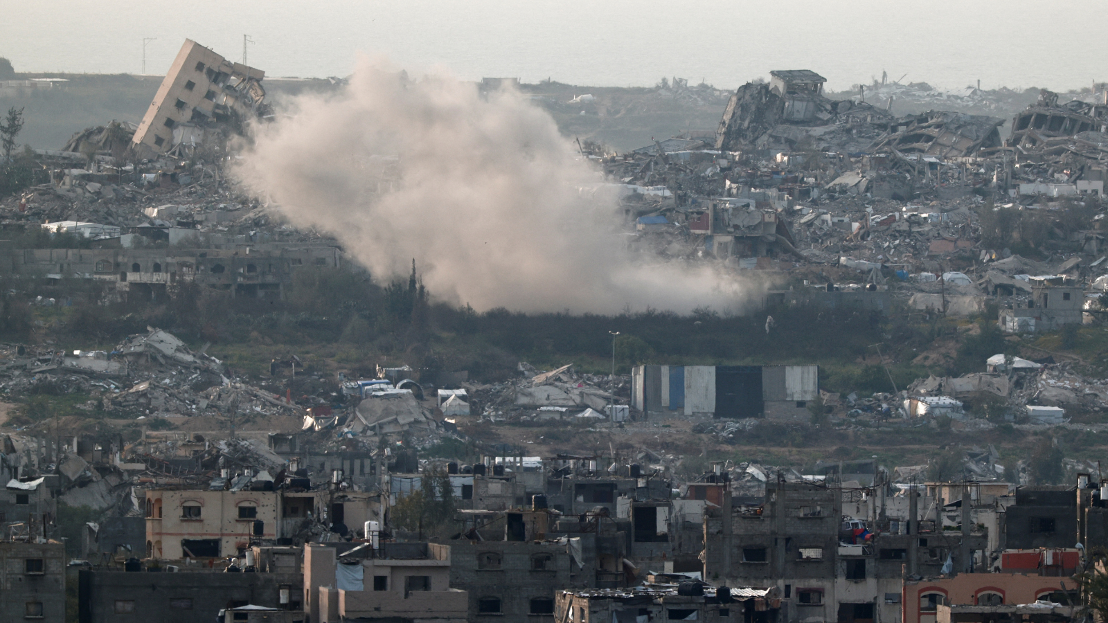 مقتل العشرات في قصف إسرائيلي على غزة بأول أيام عيد الفطر