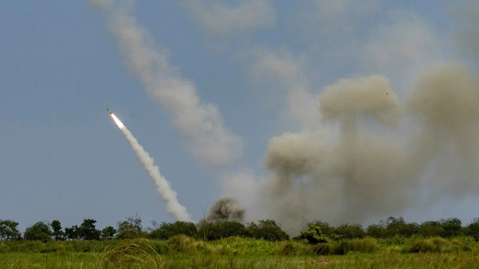 "يقوّض الاستقرار".. الصين تحذر من نشر صواريخ أمريكية في الفلبين