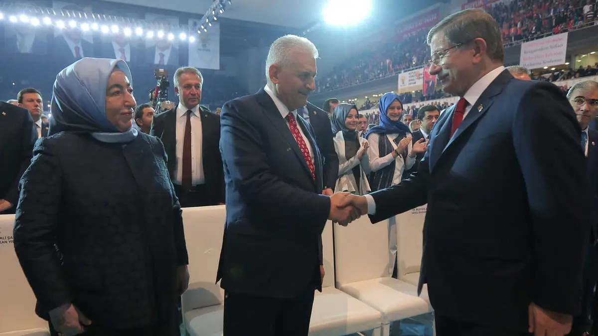 نيران الحرس القديم تهدد عرش أردوغان بحزب أقوى من العدالة والتنمية‎ (فيديو إرم)