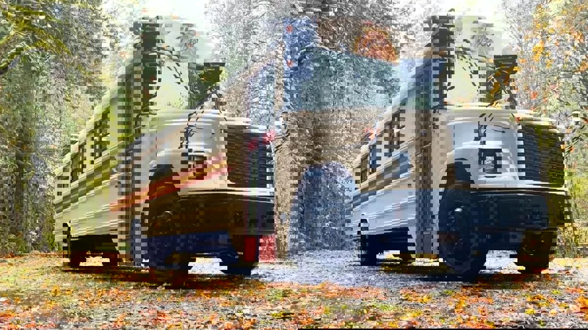 زوجان يحوّلان حافلة مدرسية إلى منزل الأحلام (صور)