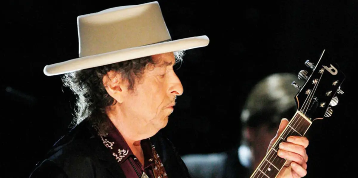 بوب ديلان يتسلم جائزة نوبل أخيرًا