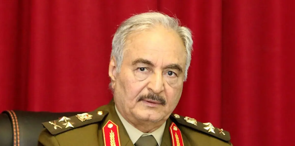 حفتر يأمر بفتح تحقيق بواقعة العثور على جثث في "الأبيار"