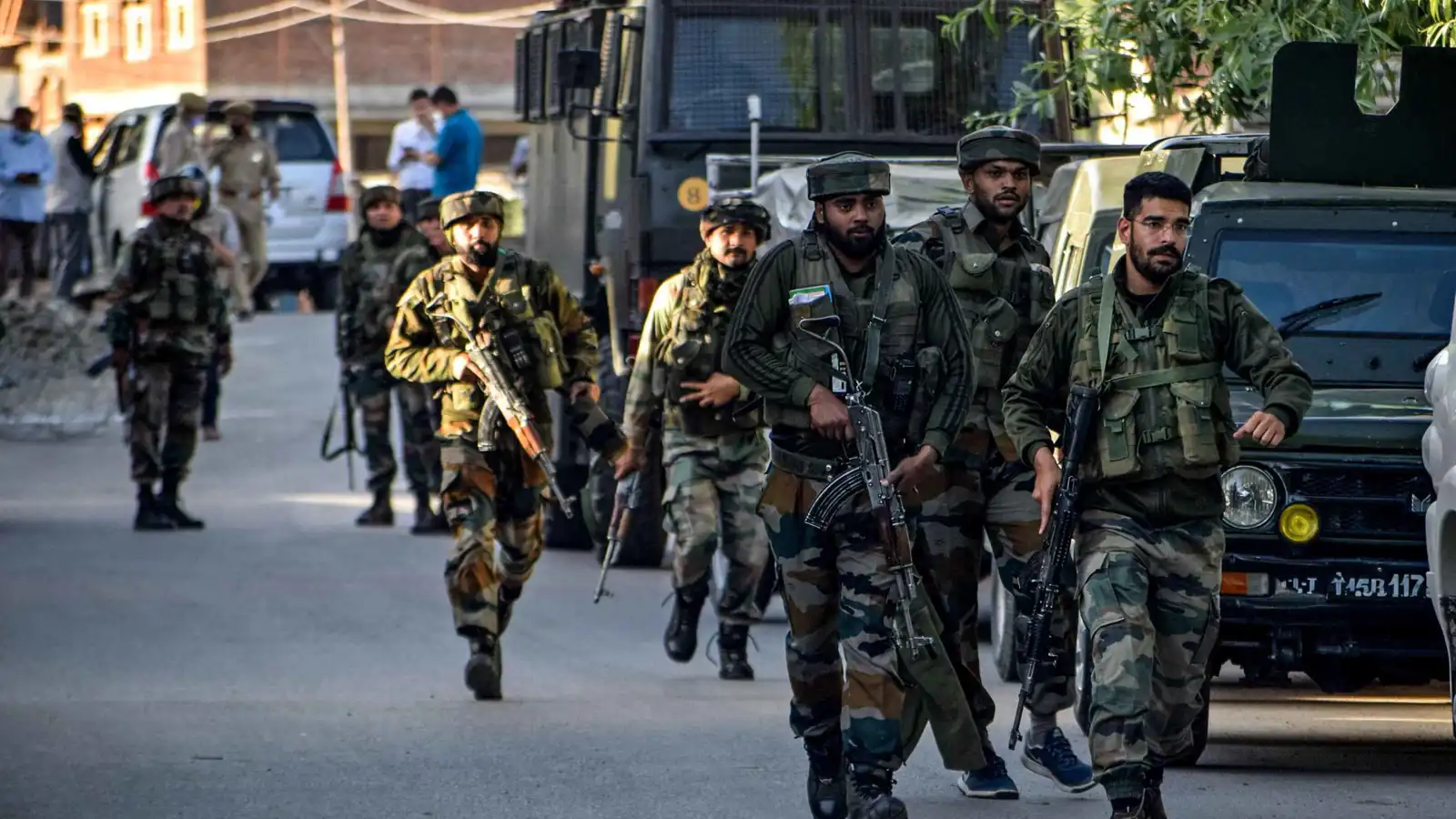 الكوماندوز الباكستانية تقتل 24 مسلحًا قرب الحدود الأفغانية