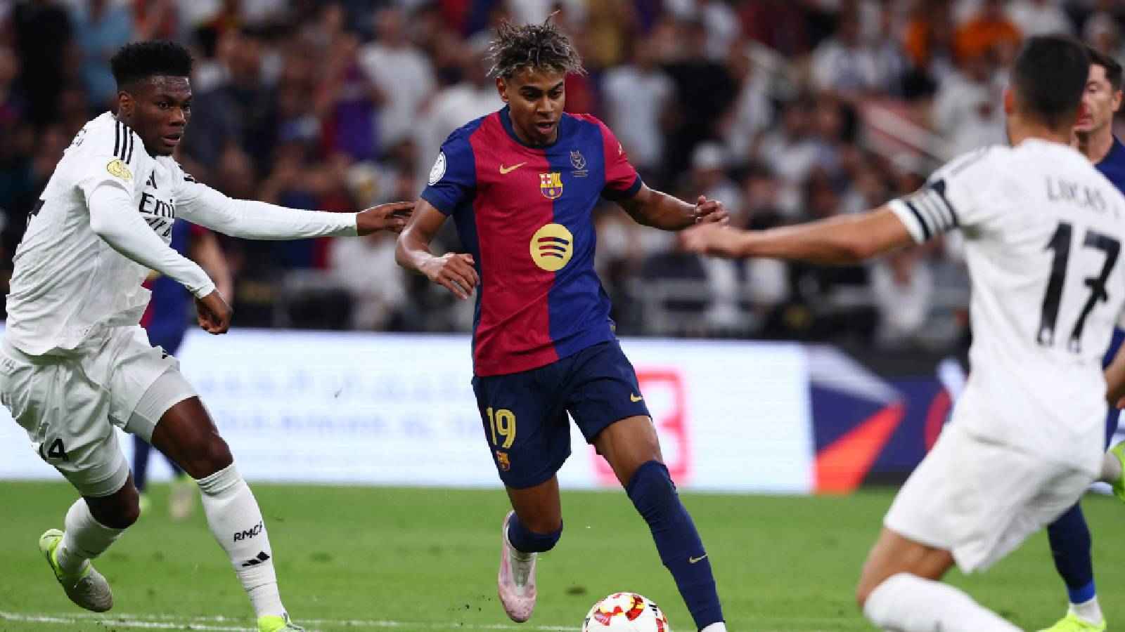 برشلونة يسحق ريال مدريد ويتوج بلقب السوبر الإسباني (فيديو)