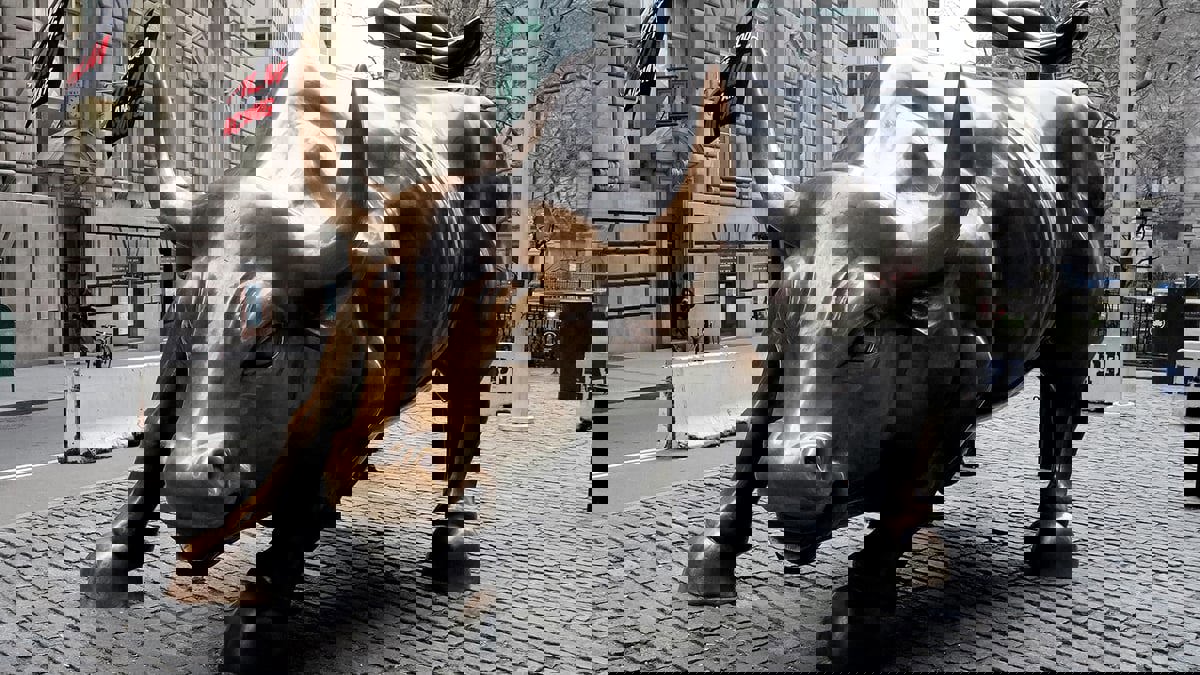 رغم عام مضطرب.. وول ستريت تطوي صفحة 2021 قرب مستويات قياسية