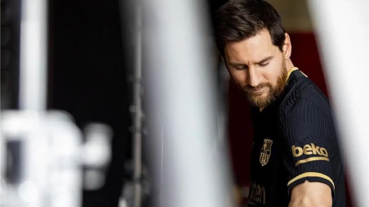 برشلونة يكشف عن قميصه الثاني (فيديو وصور)