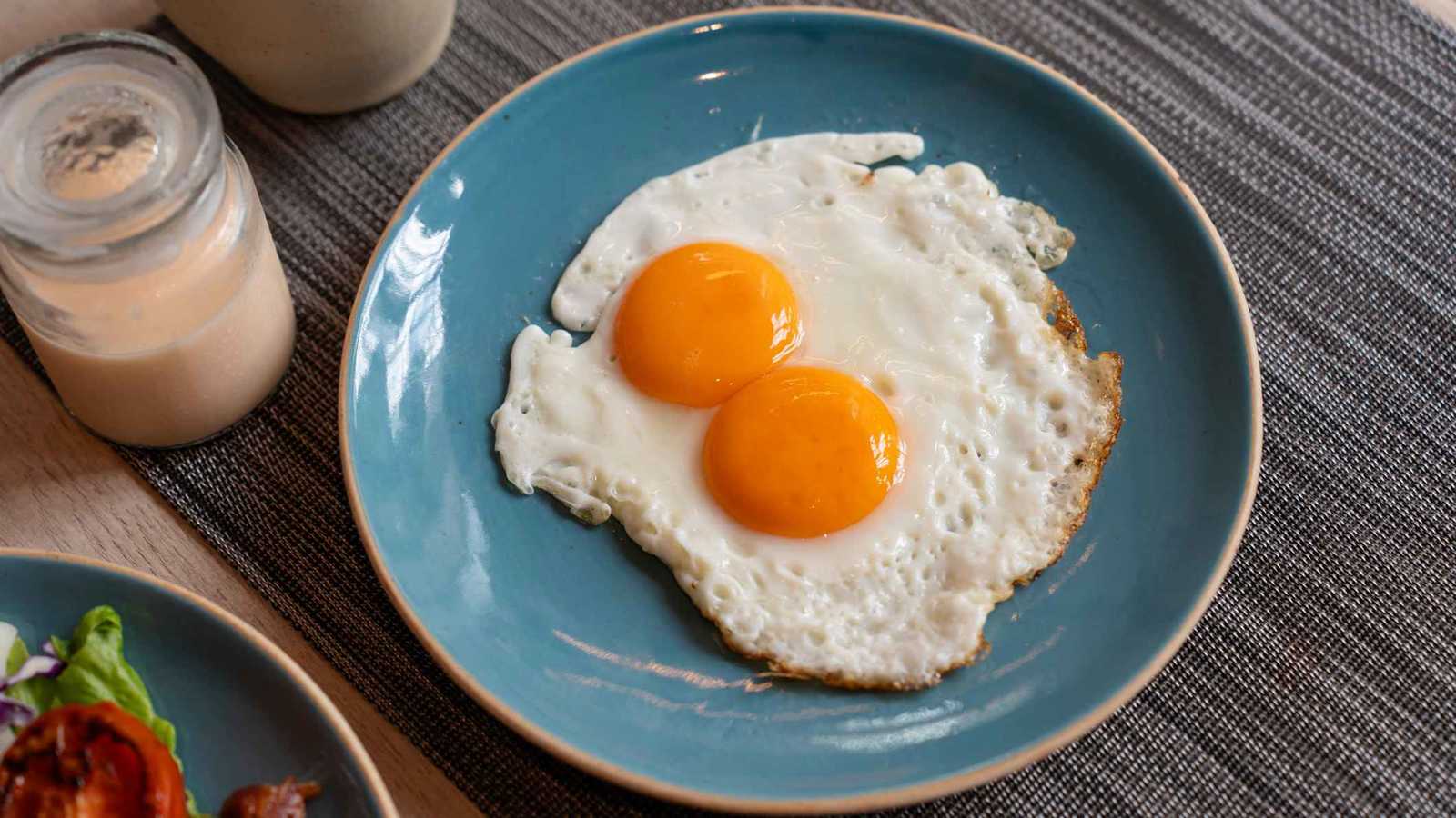 هل طريقة طهو البيض تغيّر فوائده الصحية؟