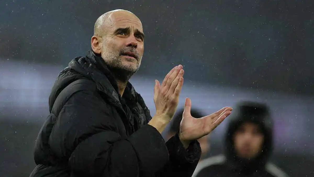 بعدما أبدى انبهاره بالسؤال.. غوارديولا يعرض على مراسل العمل مساعدا له (فيديو)