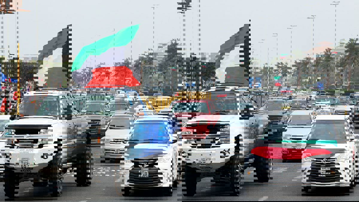 بالأهازيج والرقص.. الناخبون الكويتيون يحتفلون بنوابهم الجدد (فيديو)