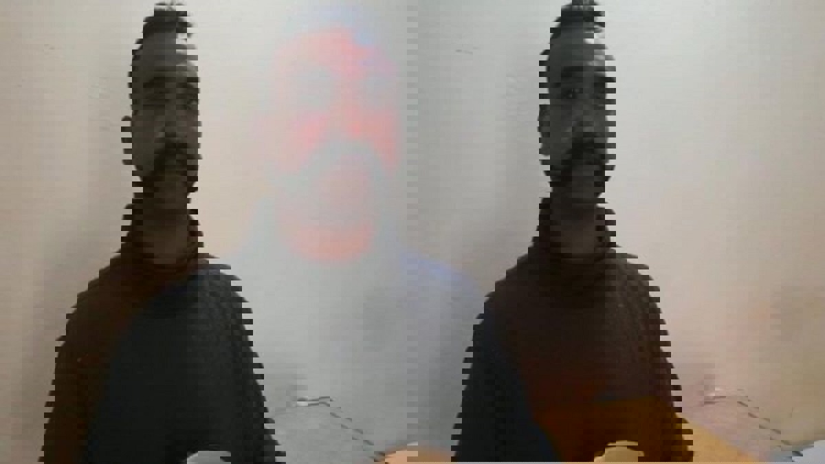 الطيار الهندي الأسير يحتسي القهوة: أنا منبهر بمعاملة الجيش الباكستاني‎ (فيديو)