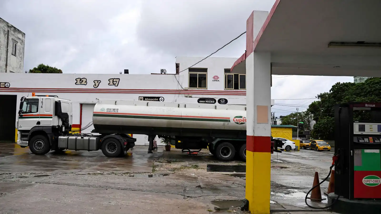 كوبا "تحت الخنق".. ترامب يقطع آخر خطوط الإمداد النفطي ويهدد بـ"الانهيار الشامل"