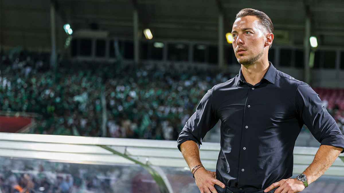 "يايسله" يرفض 3 عروض لتجديد عقده مع الأهلي السعودي