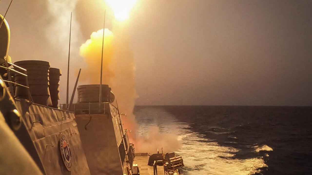 اليمن.. البوارج الأمريكية تستهدف مواقع حوثية جنوبي الحديدة