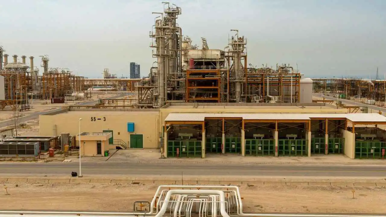 صورة لمصفاة رقم 2 لحقل غاز ومكثفات جنوب فار