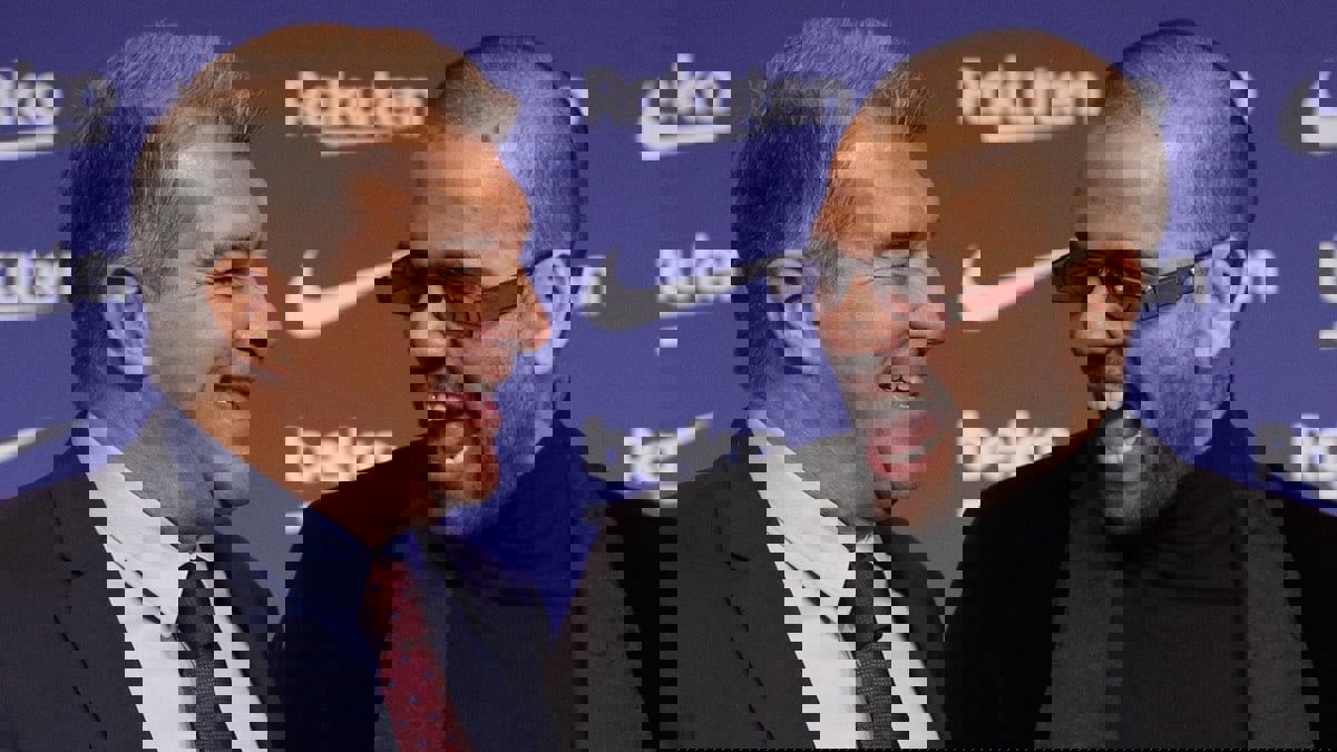 هل يعود ميسي وإنييستا إلى نادي برشلونة على طريقة ألفيس؟