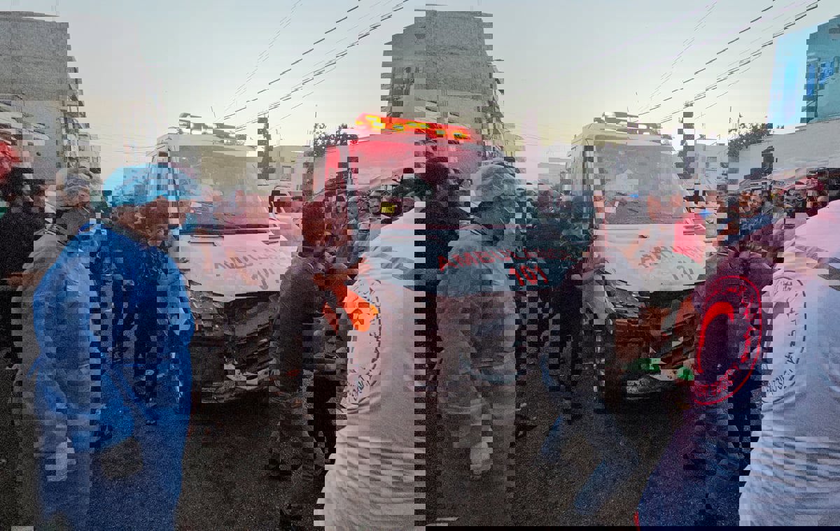 إسرائيل تتحقق من استهداف سيارات إسعاف في غزة
