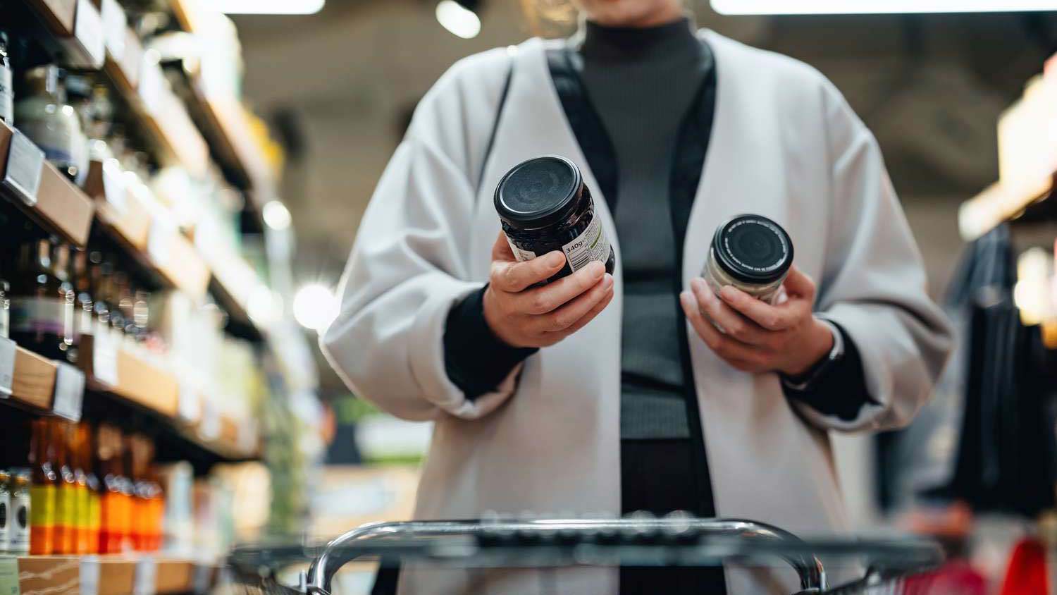 ما الفرق بين "خالٍ من السكر" و"بدون سكر مضاف"؟