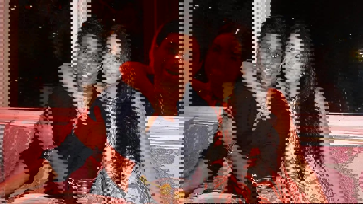 الملياردير الأمريكي وزوجته يعلقان على زفافهما الأسطوري أمام الأهرامات