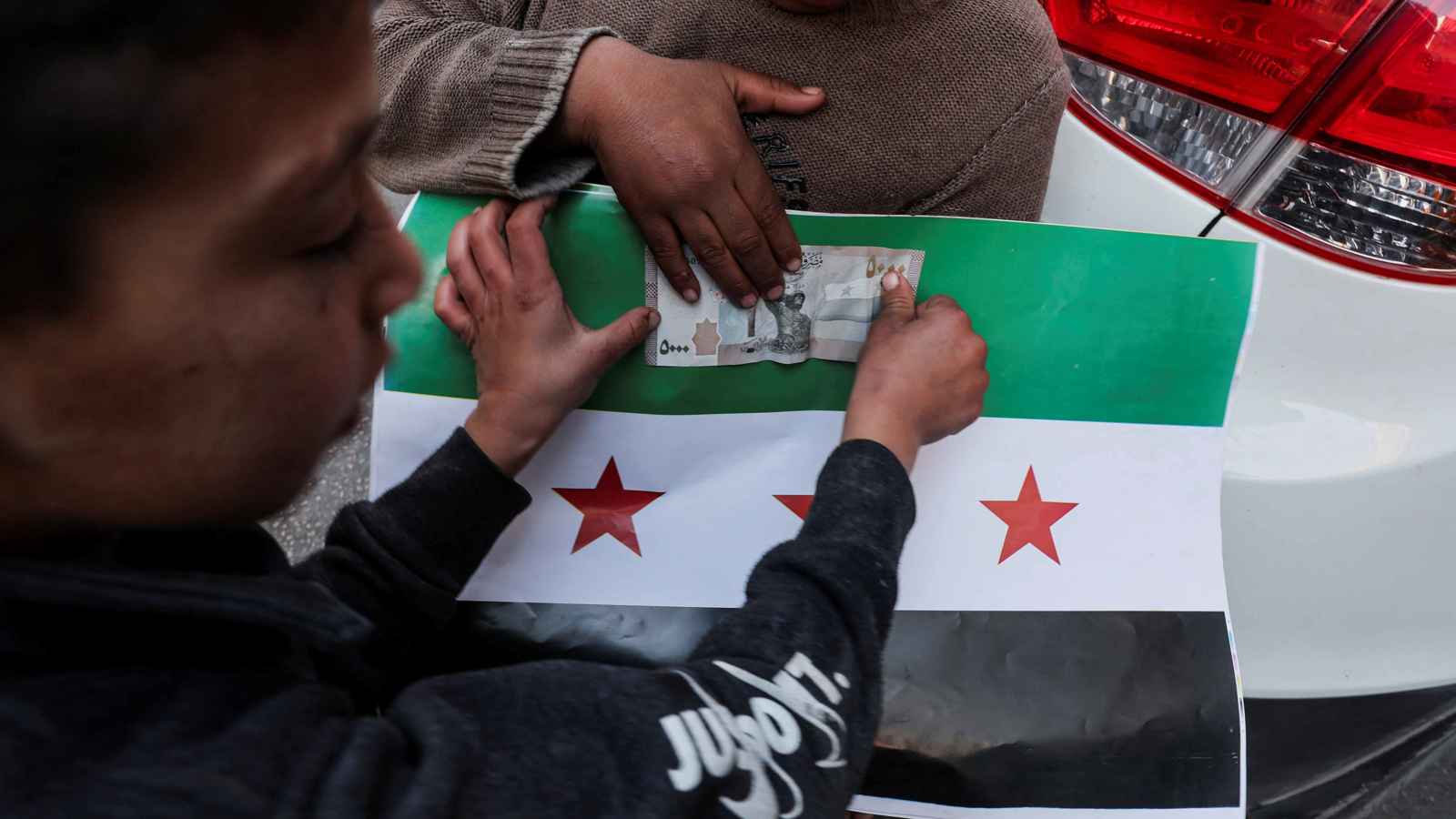 فرنسا تعلن عن اجتماع دولي بشأن سوريا في يناير