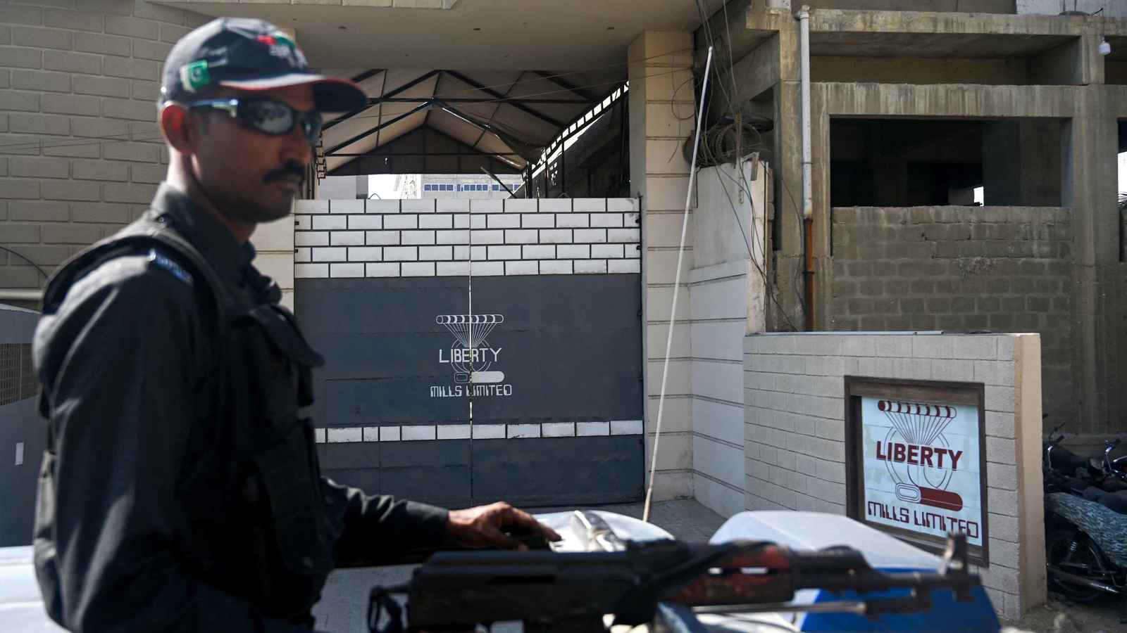 بعد يومين من حادثة مماثلة.. مقتل 32 باكستانيا في هجوم "طائفي" (فيديو)