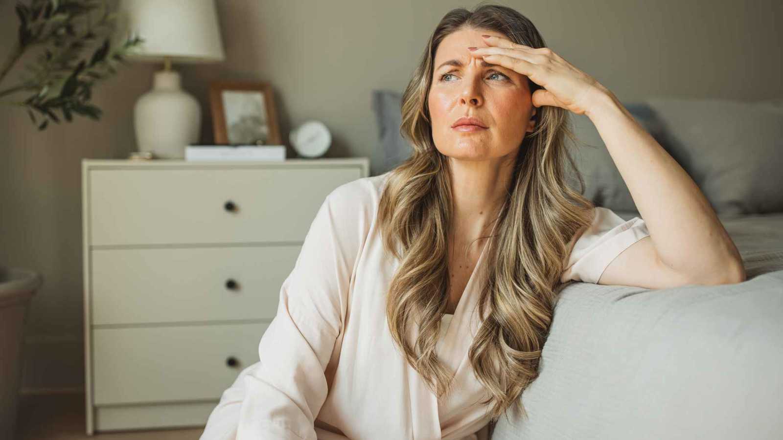 مرحلة ما قبل انقطاع الطمث.. تحول خفي يُعيد تعريف حياة المرأة