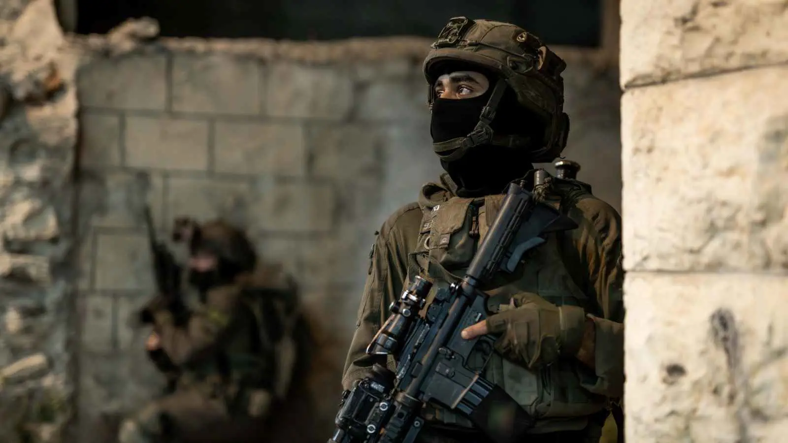 "ضرب وخنق".. الجيش الإسرائيلي يواجه مستوطنين قرب رام الله (فيديو)