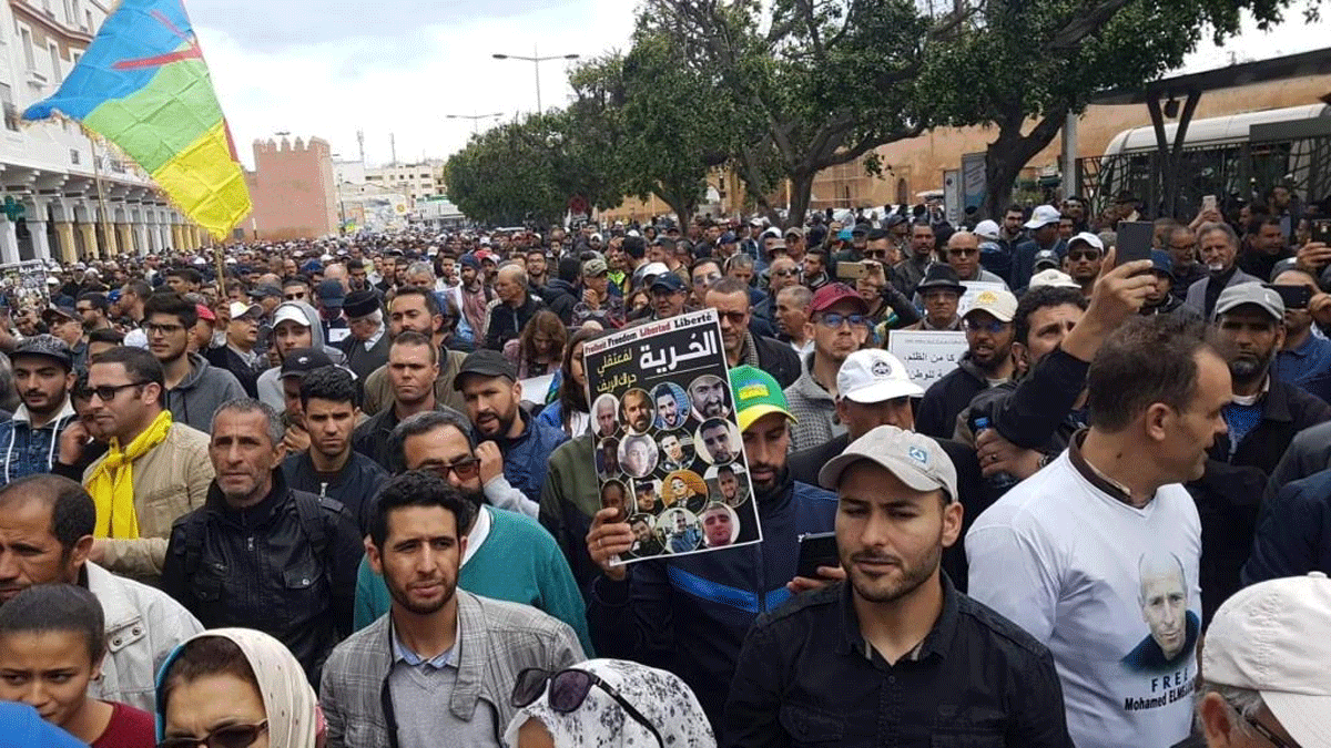 آلاف المغاربة يتظاهرون للمطالبة بإطلاق سراح نشطاء "حراك الريف" (فيديو)
