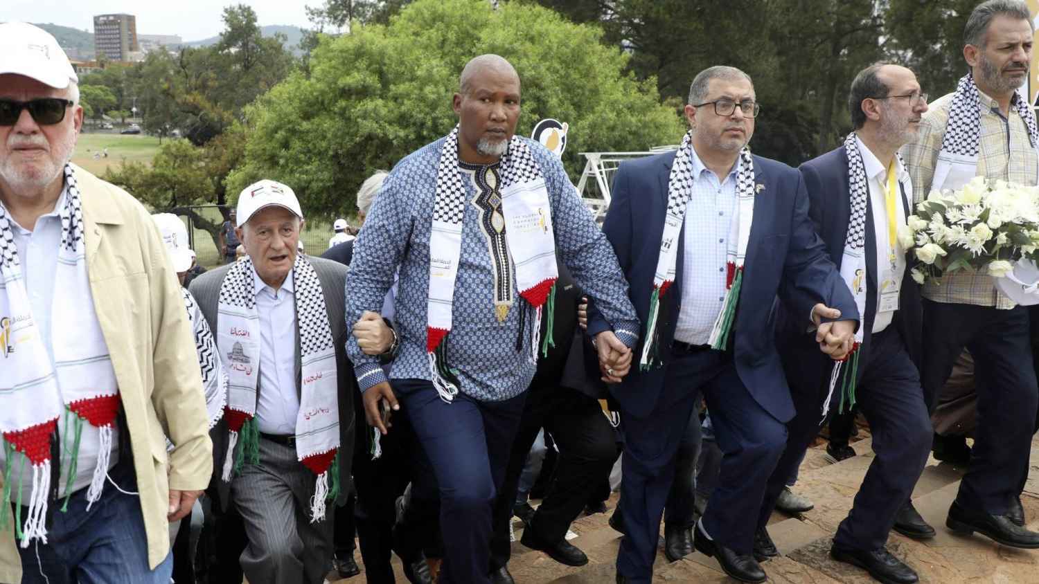 بسبب موقفه من "حماس".. بريطانيا ترفض منح تأشيرة لحفيد مانديلا