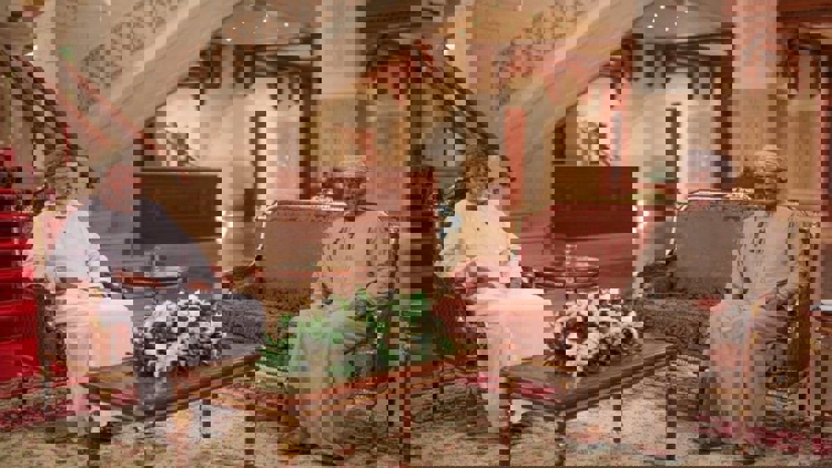 مفاجأة الأردن وطرفة في صنعاء.. يوسف بن علوي يروي ذكرياته مع الخميني والقذافي ويحذر من "ربيع ثان"