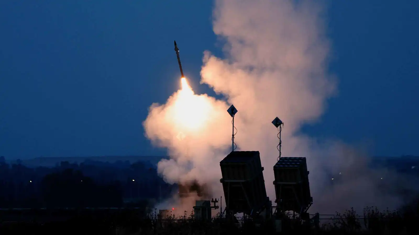 رصد إطلاق 4 صواريخ من إيران على وسط إسرائيل