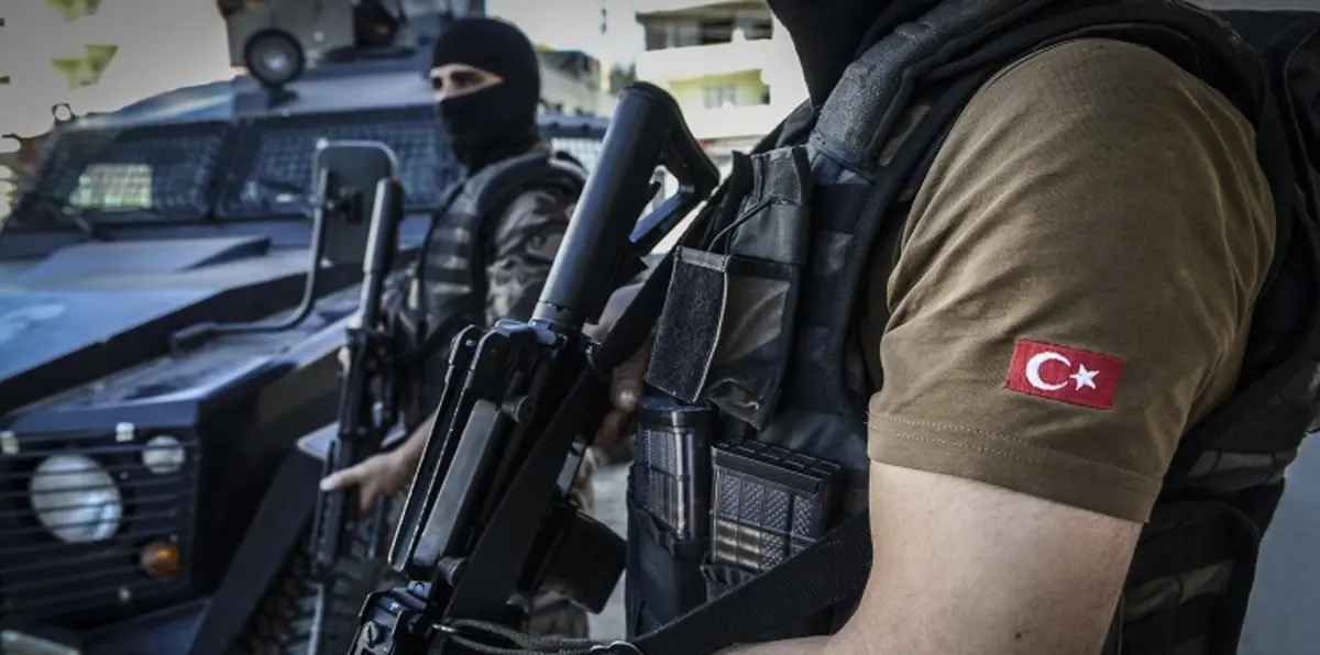 الشرطة التركية تفتش محاكم في اسطنبول وتواصل جملة الاعتقال