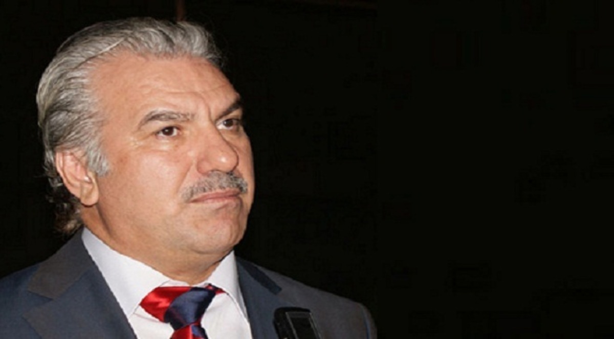 عبدالحكيم قطيفان يهاجم نقيب الفنانين السوريين