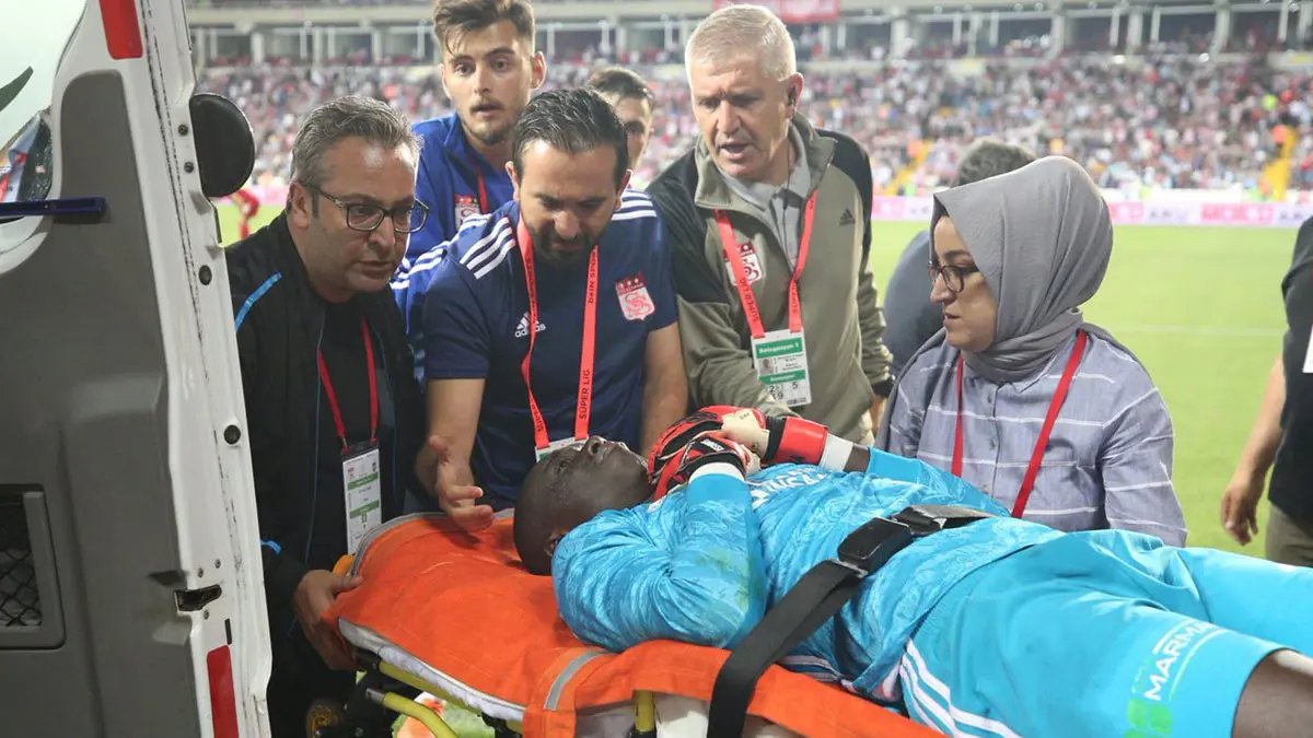 حارس سيفاس سبور يفقد وعيه مرتين أمام بشكتاش في الدوري التركي (فيديو)