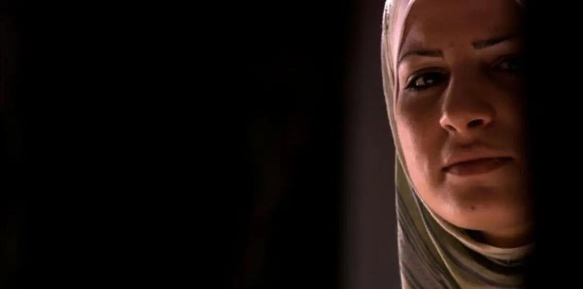 ابنة وزير الثقافة الإماراتي تثير قضية الحجاب في "دبي السينمائي"