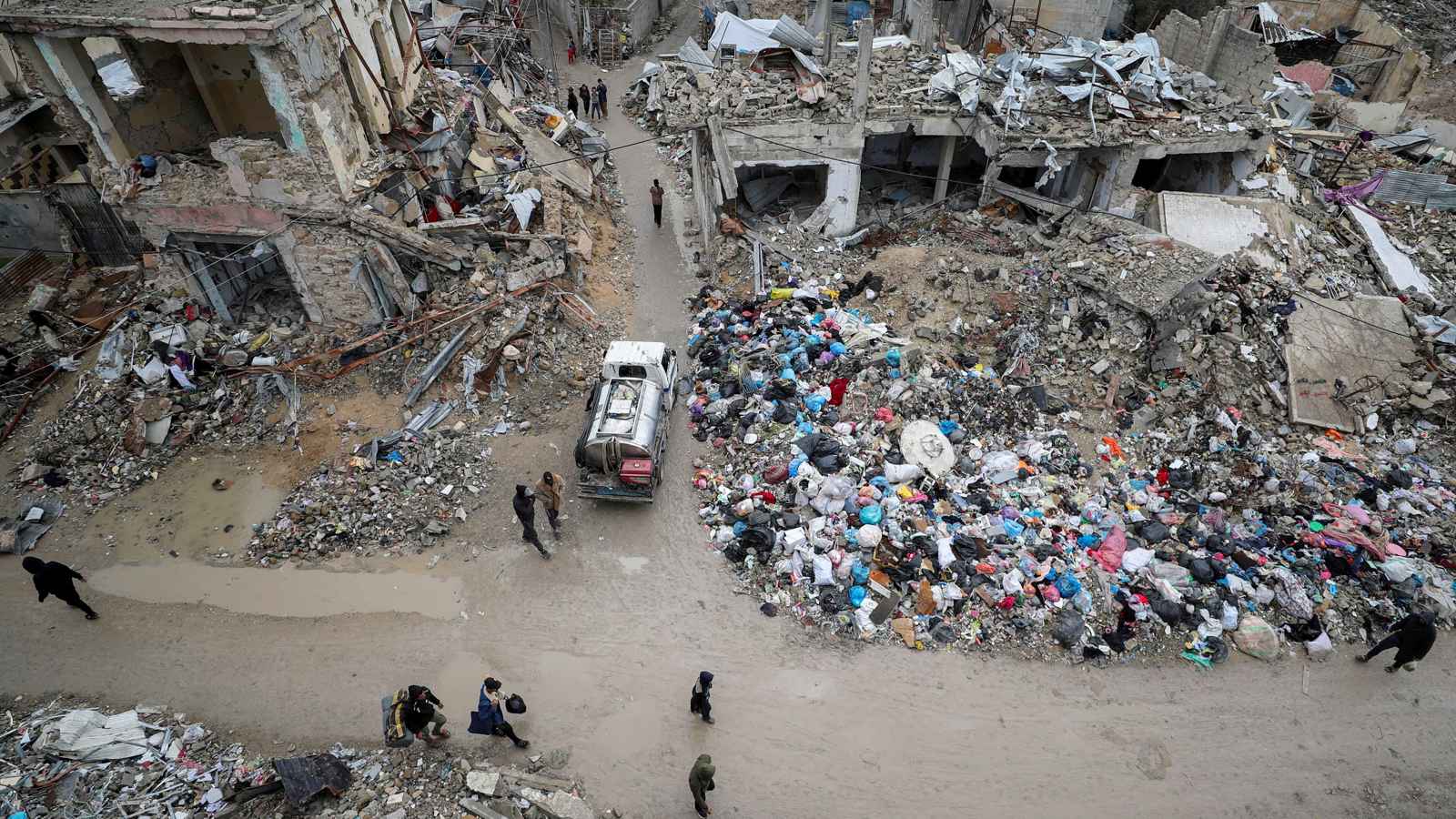 لغايات "الردع".. عرض فيديو عن دمار غزة أمام الأسرى الفلسطينيين