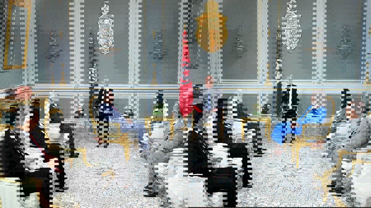 قيس سعيد يلوح باستخدام صلاحياته الدستورية (فيديو)