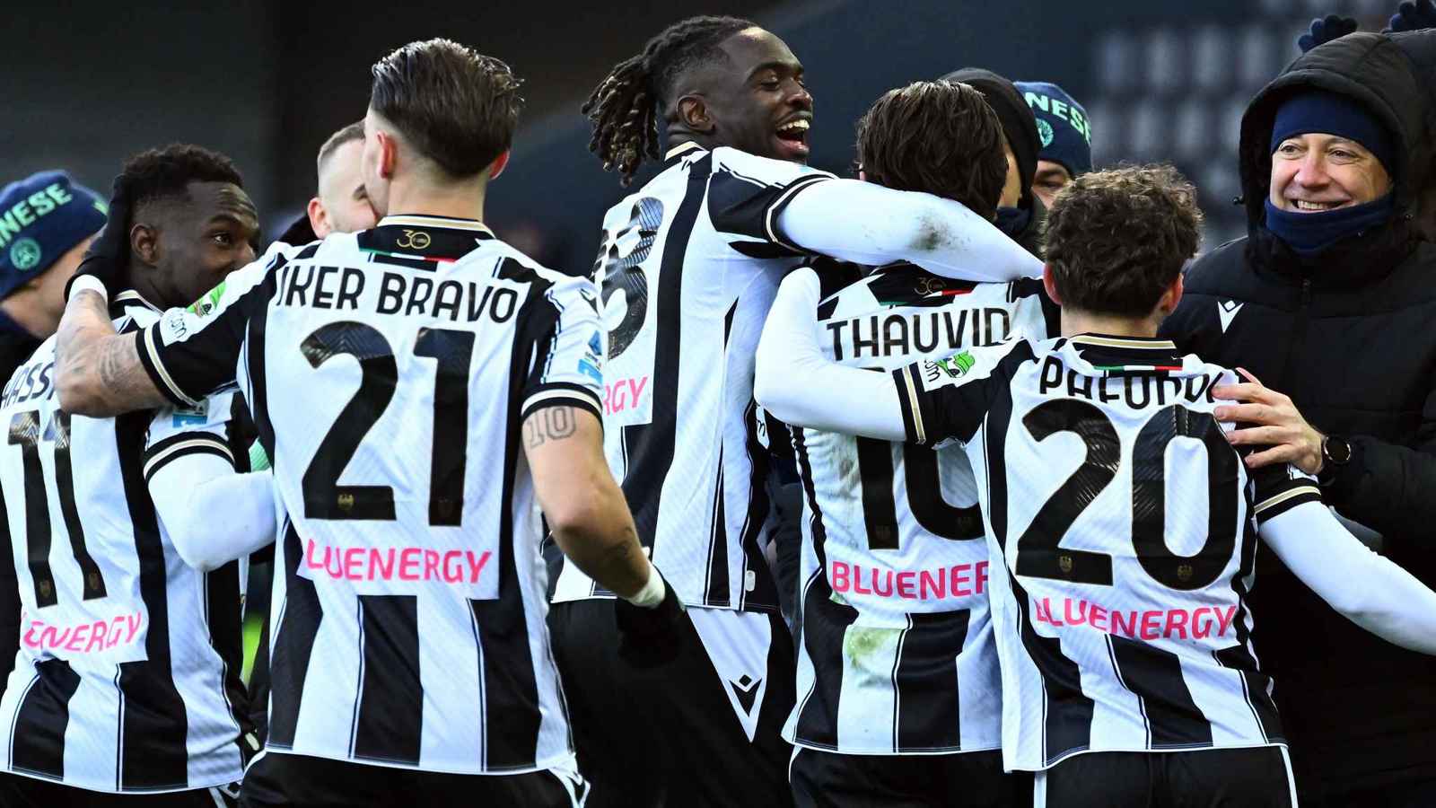 حادثة غريبة.. ضربة جزاء تفجر أزمة بين اللاعبين بالدوري الإيطالي (فيديو)