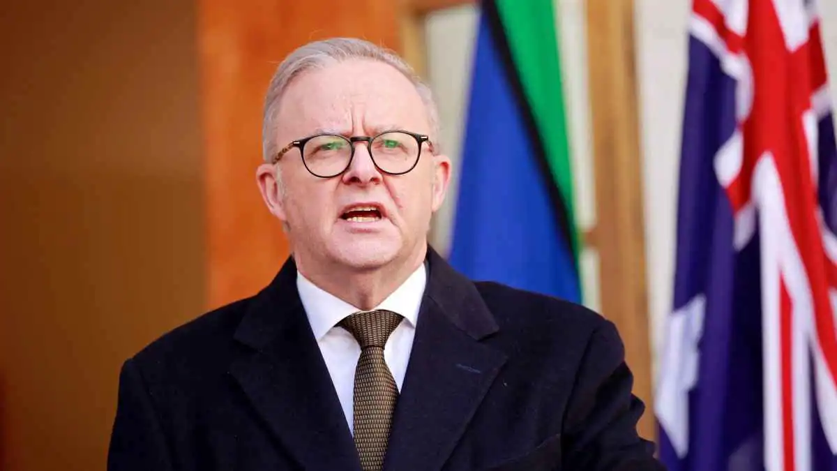 "أتعامل مع الناس بدبلوماسية".. ألبانيزي يرد على هجوم نتنياهو