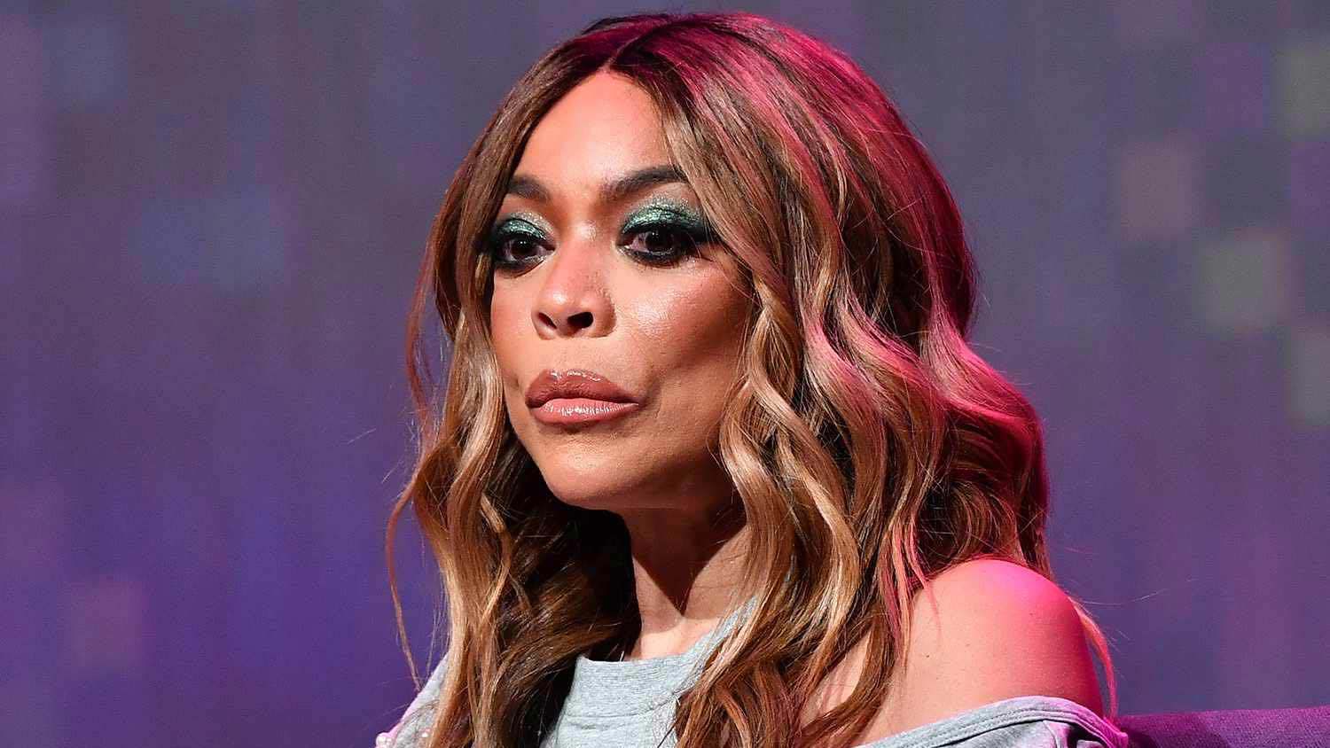 ويندي ويليامز تطلب النجدة من نافذة دار رعاية المسنين (فيديو)