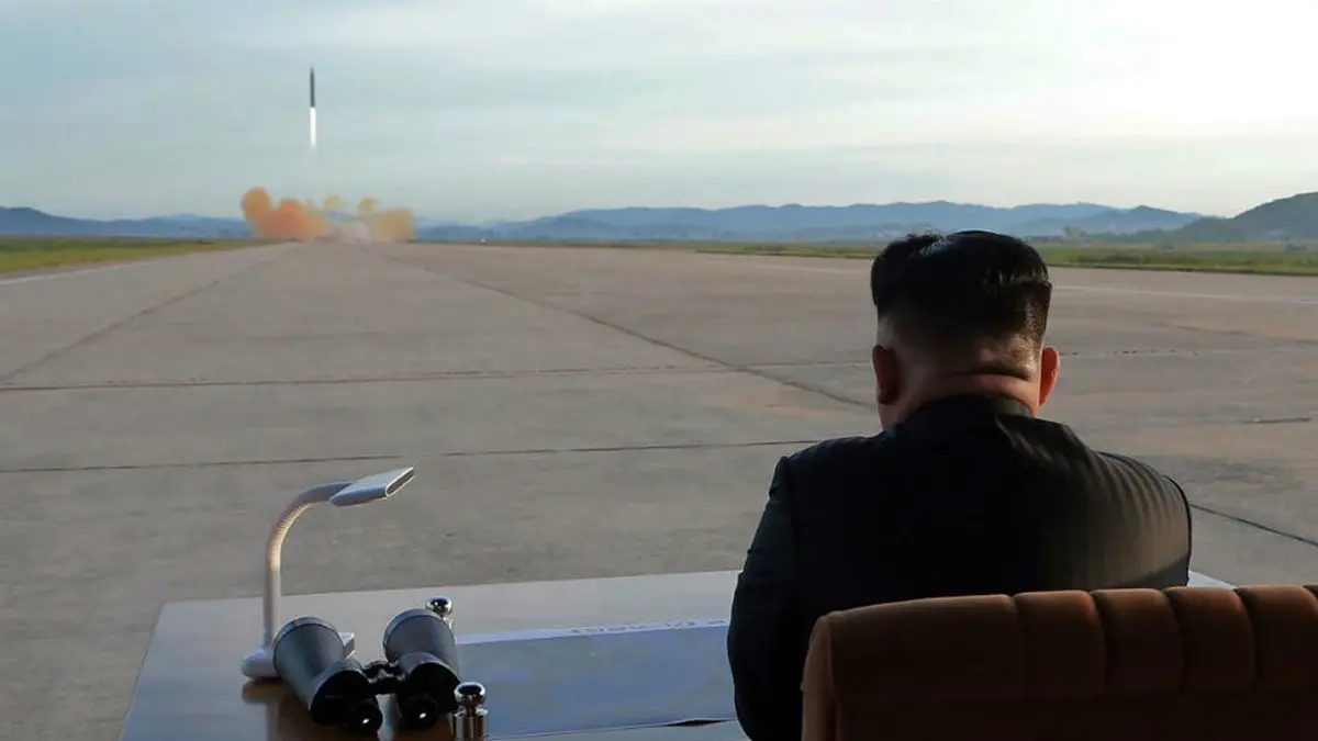 زعيم كوريا الشمالية يتابع تجربة سلاح جديد