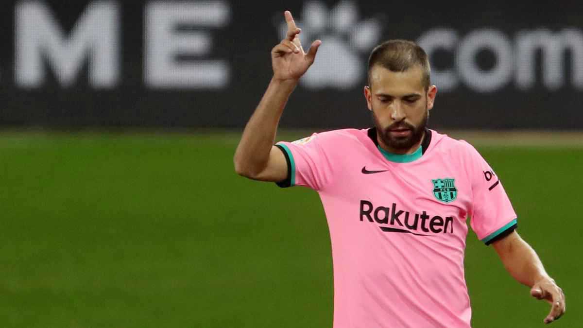 جوردي ألبا يعلن اعتزاله كرة القدم (فيديو)