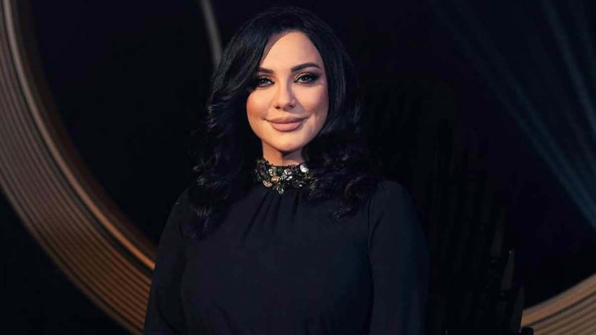 سلاف فواخرجي تكشف الستار عن تمثال أسمهان بدار الأوبرا المصرية (صور)