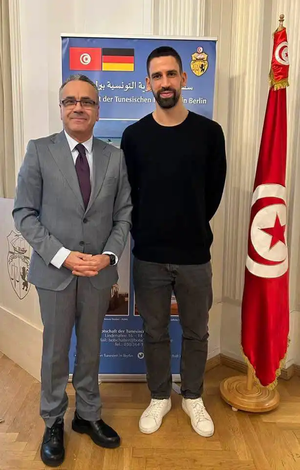 زيارة راني خضيرة لاعب يونيون برلين للسفارة التونسية في ألمانيا