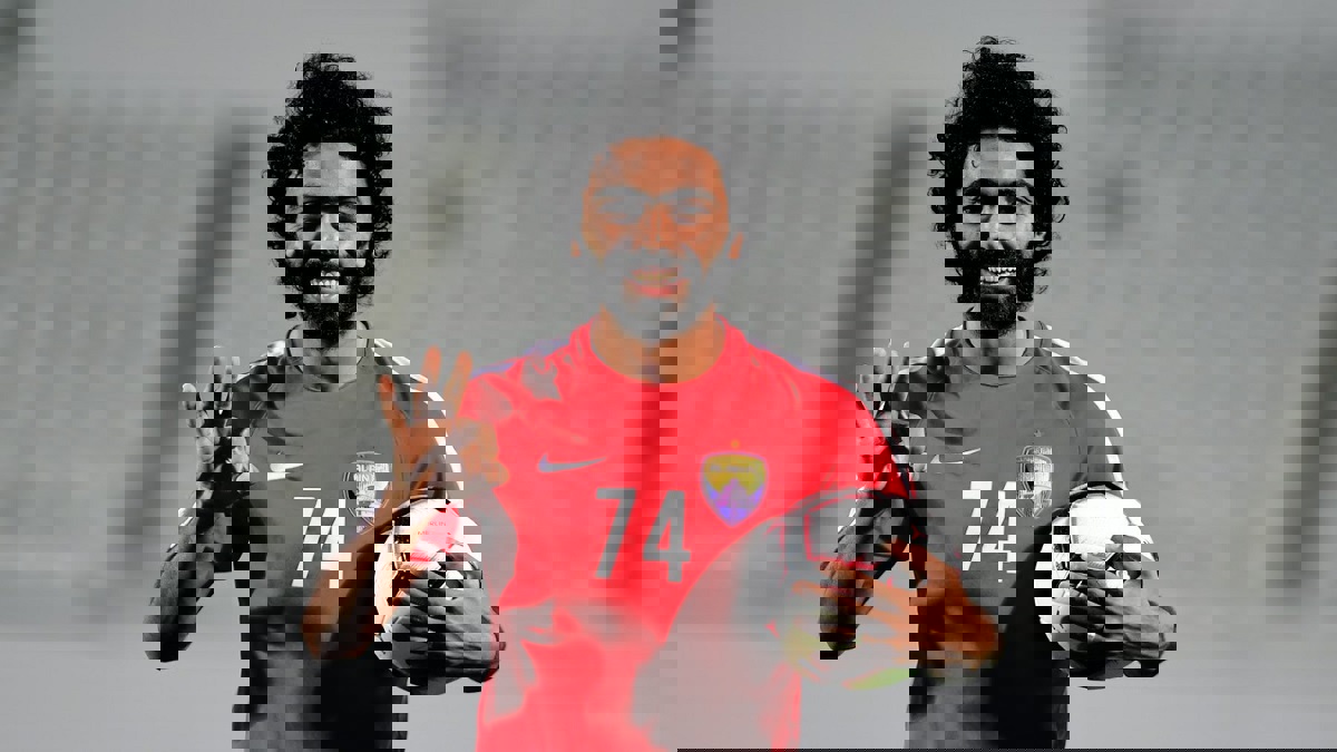 حسين الشحات لاعب العين الإماراتي يرفض الكشف عن مصيره سواء بالبقاء أو الرحيل للأهلي المصري