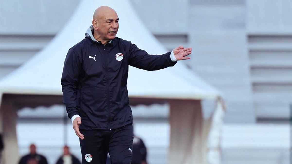 رغم تألق ناصر منسي.. حسام حسن يفاجئ نجم الأهلي المصري 