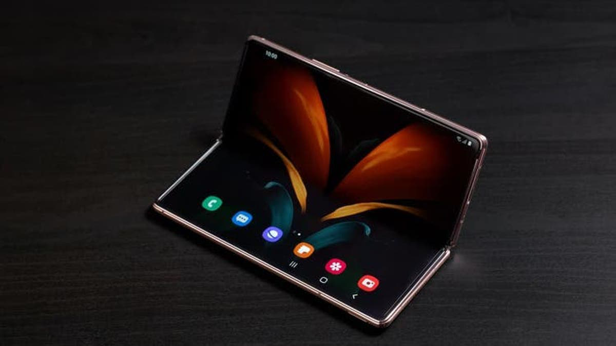 "سامسونغ" تكشف عن المواصفات الأساسية لهاتفي"Galaxy Z Flip2" و"Z Fold3"