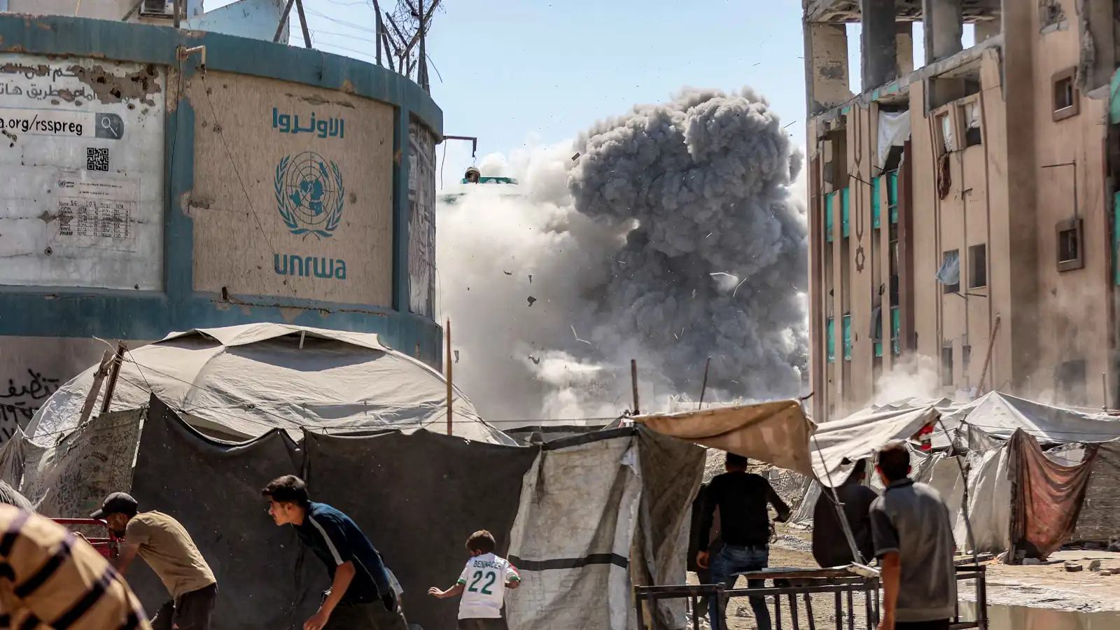 مدير مجمع الشفاء الطبي في غزة يحذر من "كارثة" ستودي بحياة الآلاف