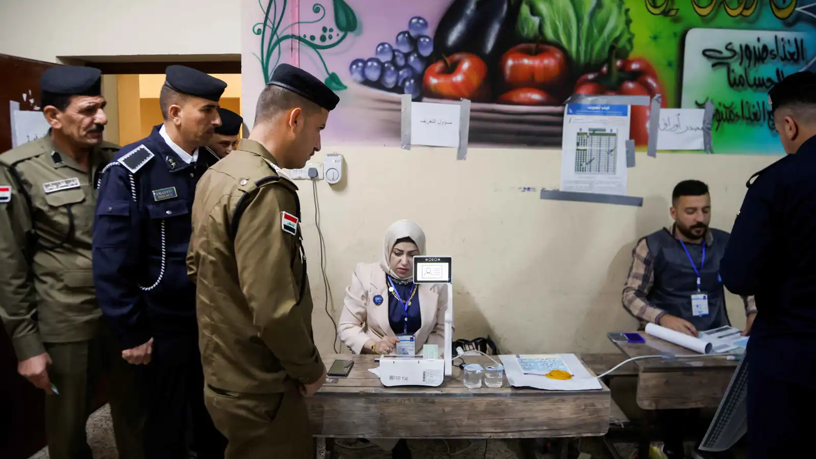 الجيش أول المشاركين.. انطلاق التصويت في الانتخابات البرلمانية العراقية